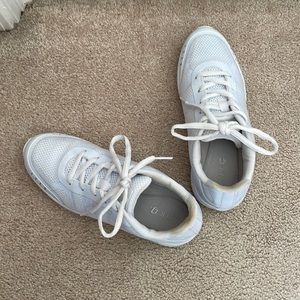 Cheer shoes